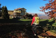 49 Ci abbassiamo al pianoro del Rifugio-Ristorante Monte Poieto